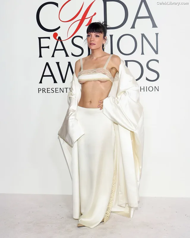 Lily Allen photo 6 of 437