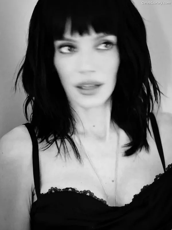 Lily Allen photo 12 of 437