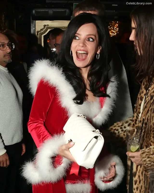 Lily Allen photo 17 of 437