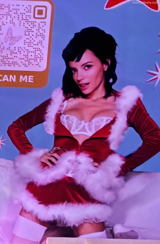 Lily Allen photo 5 of 437