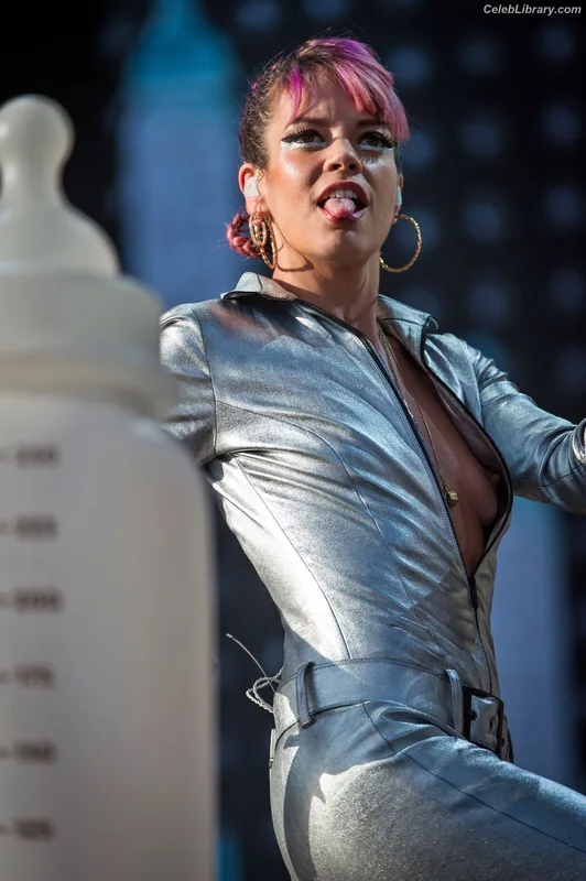 Lily Allen photo 16 of 437