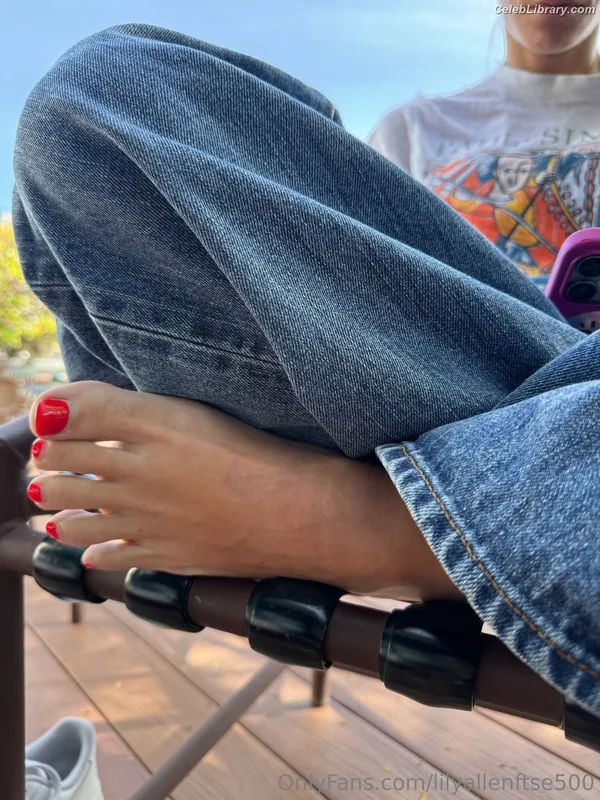 Lily Allen photo 20 of 437