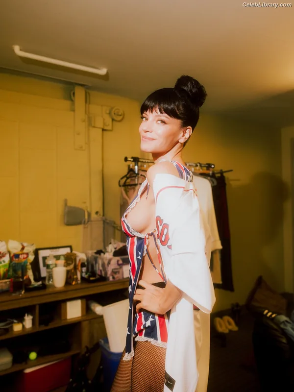 Lily Allen photo 24 of 437