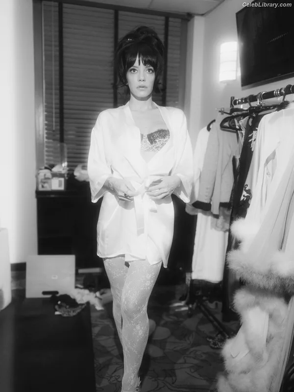 Lily Allen photo 3 of 437