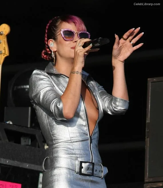 Lily Allen photo 12 of 437