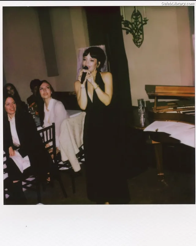 Lily Allen photo 16 of 437