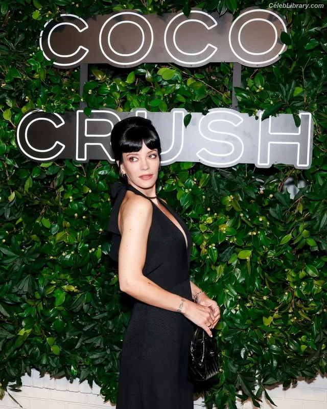 Lily Allen photo 17 of 437