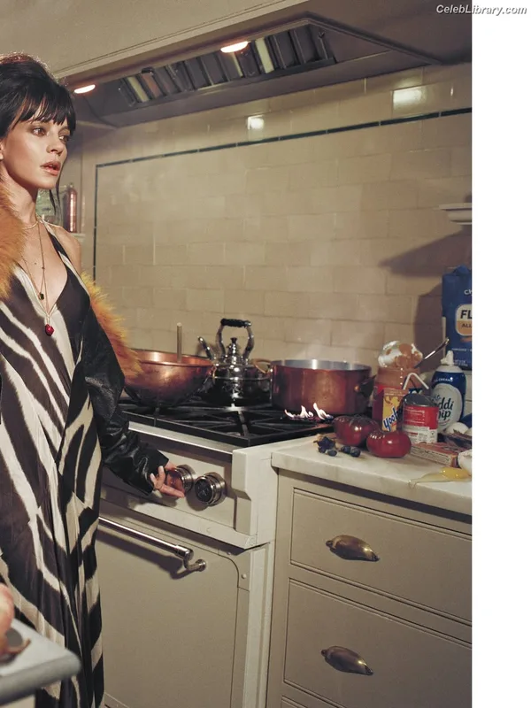 Lily Allen photo 19 of 437