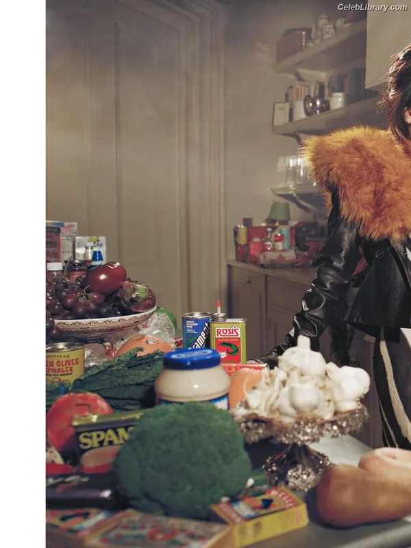 Lily Allen photo 2 of 437