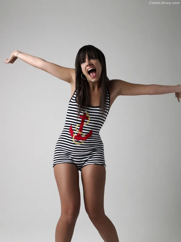 Lily Allen photo 22 of 437
