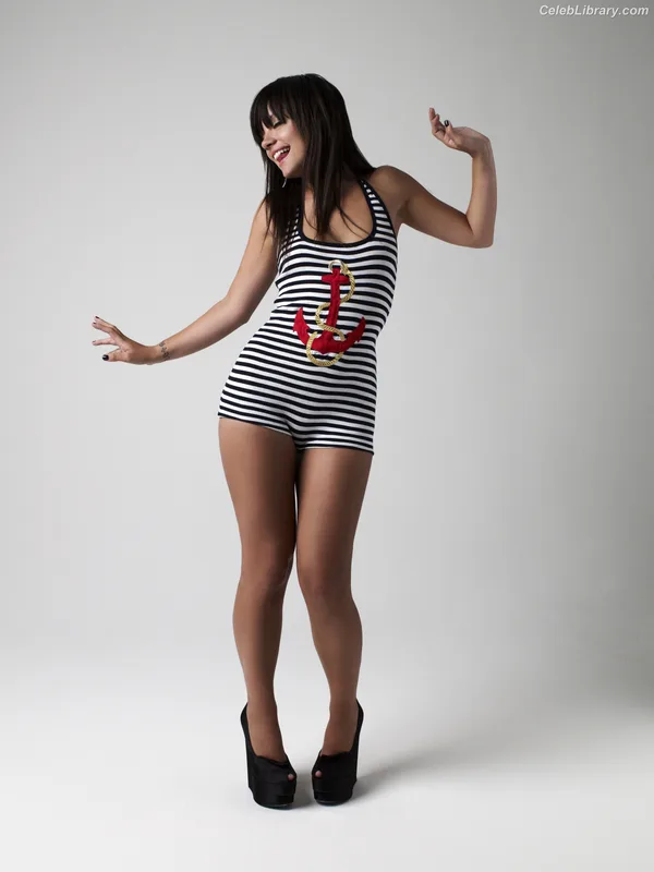 Lily Allen photo 24 of 437