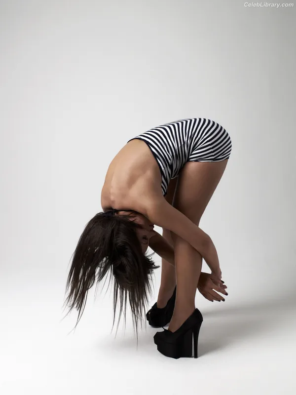 Lily Allen photo 2 of 437