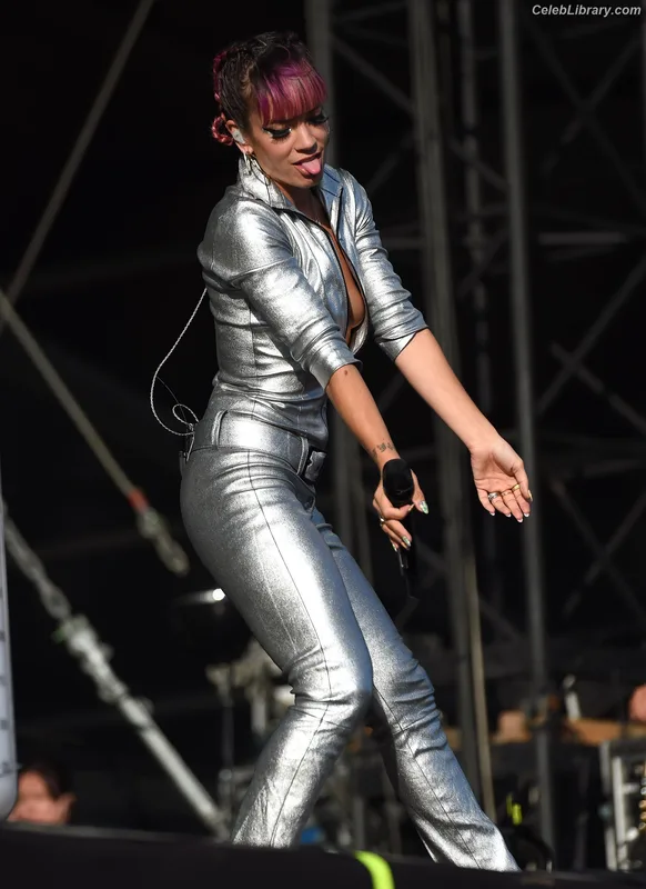 Lily Allen photo 8 of 437