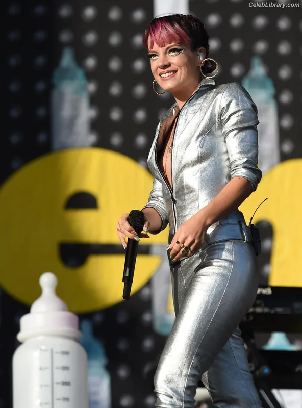 Lily Allen photo 12 of 437