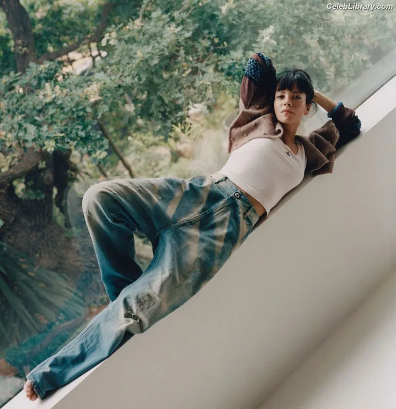 Lily Allen photo 21 of 437