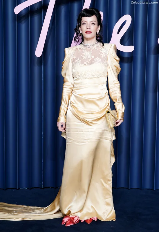 Lily Allen photo 22 of 437
