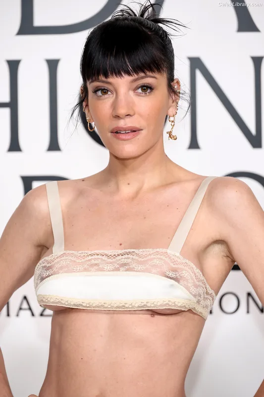 Lily Allen photo 2 of 437