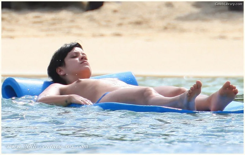 Lily Allen photo 7 of 437