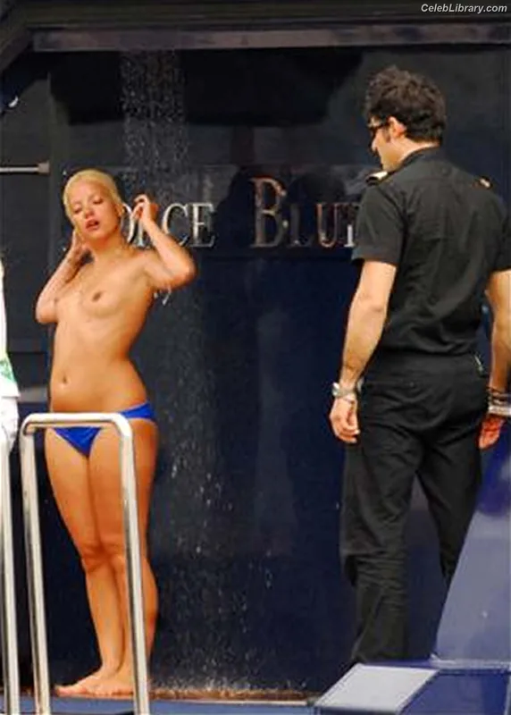 Lily Allen photo 10 of 437