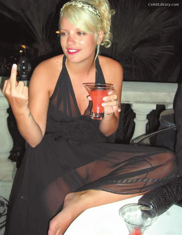 Lily Allen photo 7 of 437
