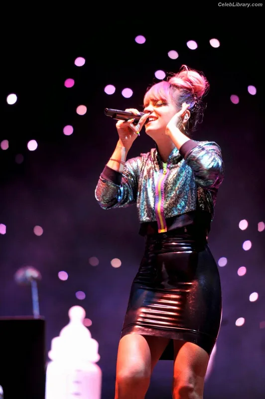 Lily Allen photo 12 of 437