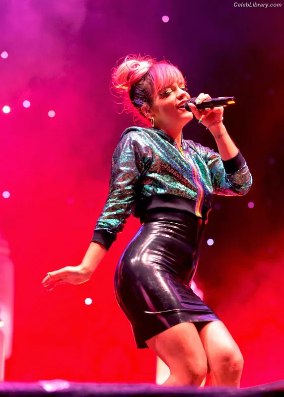 Lily Allen photo 14 of 437