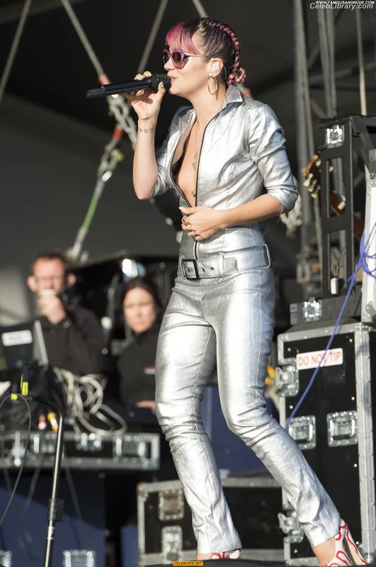 Lily Allen photo 22 of 437