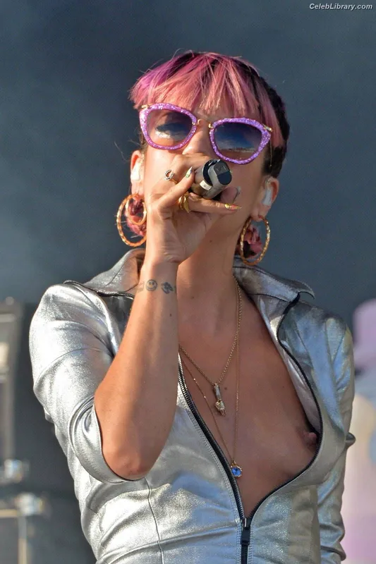 Lily Allen photo 2 of 437