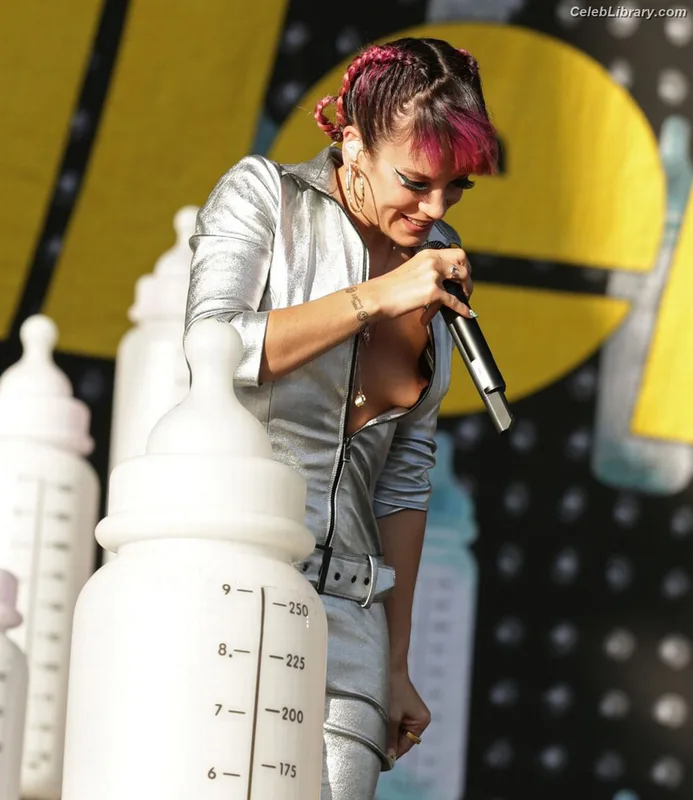 Lily Allen photo 17 of 437