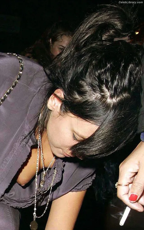 Lily Allen photo 20 of 437