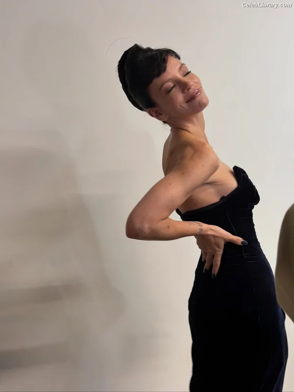 Lily Allen photo 21 of 437