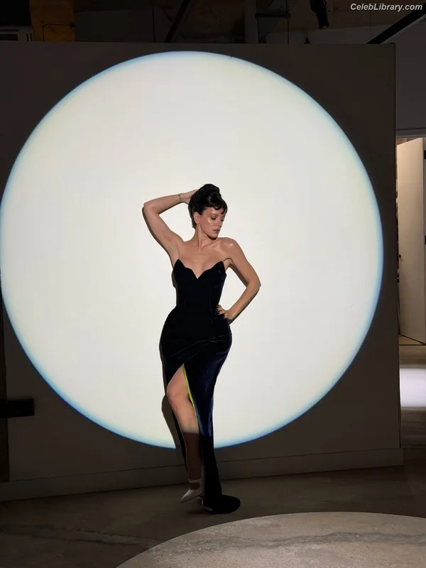 Lily Allen photo 22 of 437