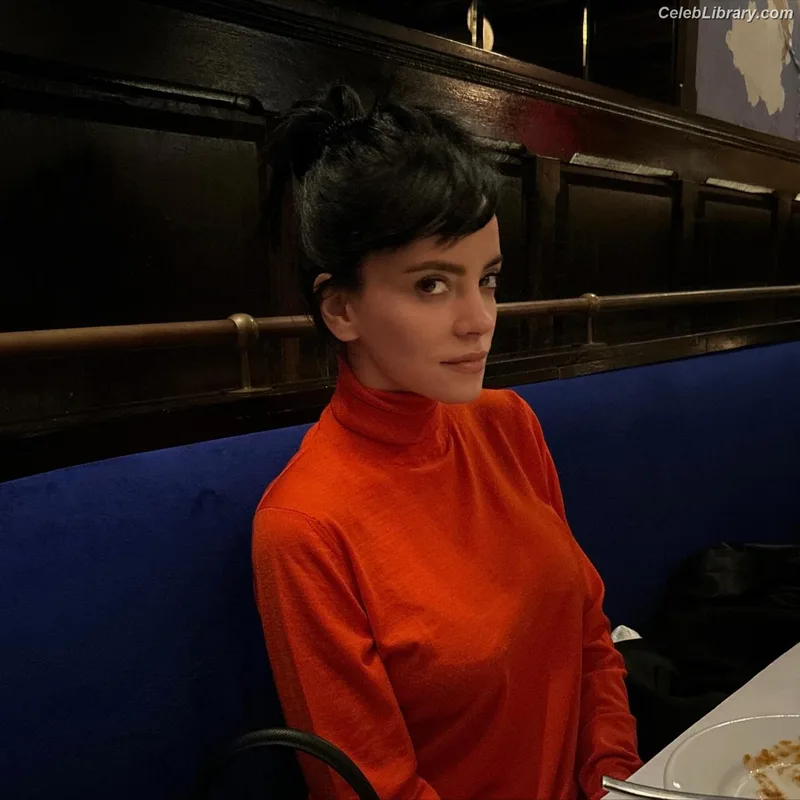 Lily Allen photo 5 of 437