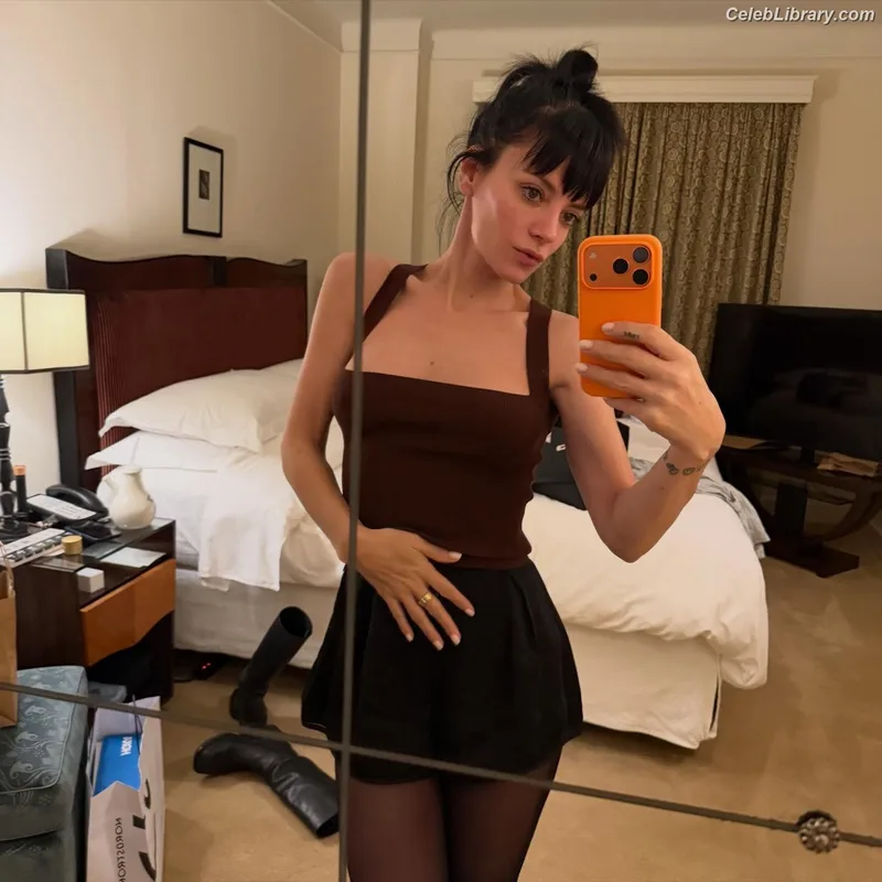 Lily Allen photo 6 of 437