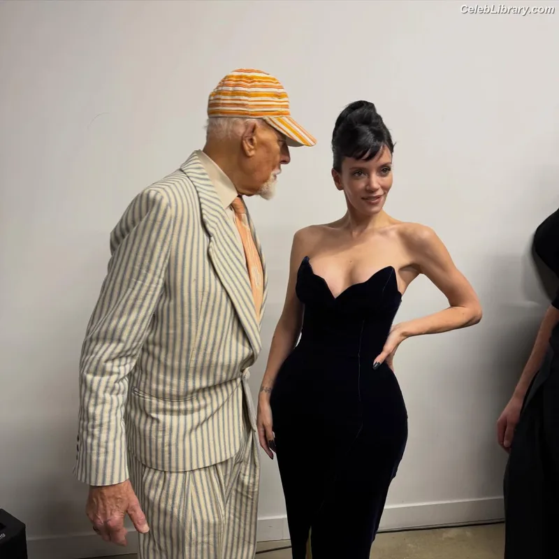 Lily Allen photo 7 of 437