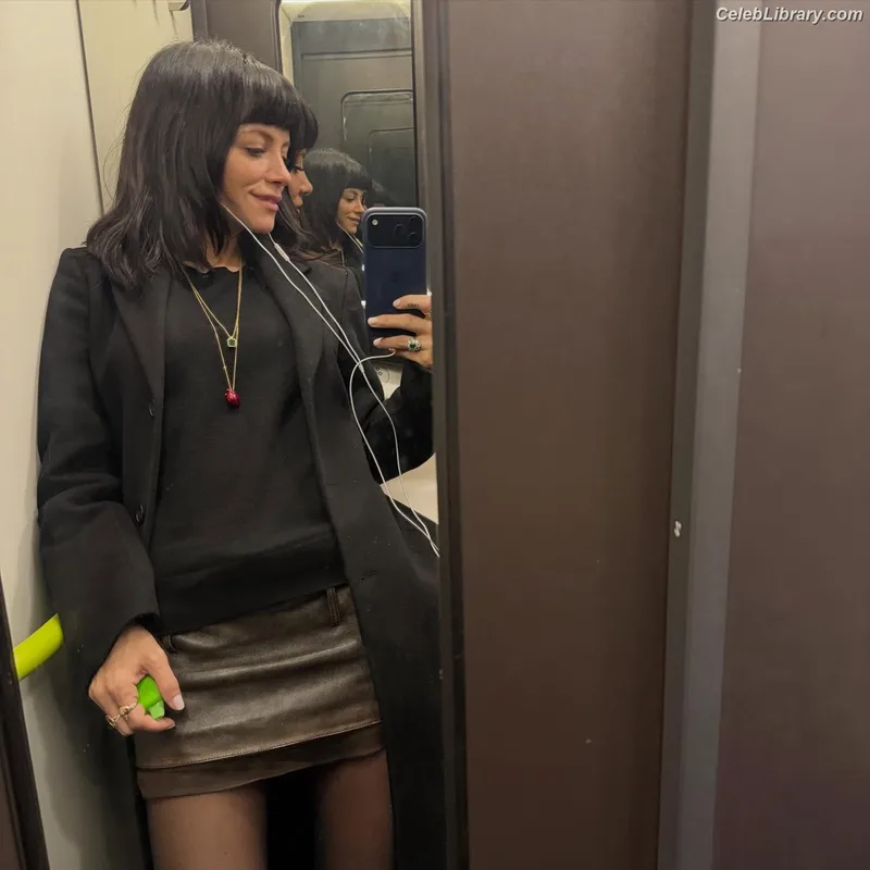 Lily Allen photo 9 of 437