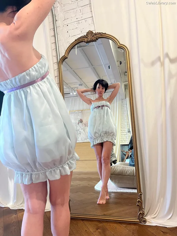 Lily Allen photo 17 of 437