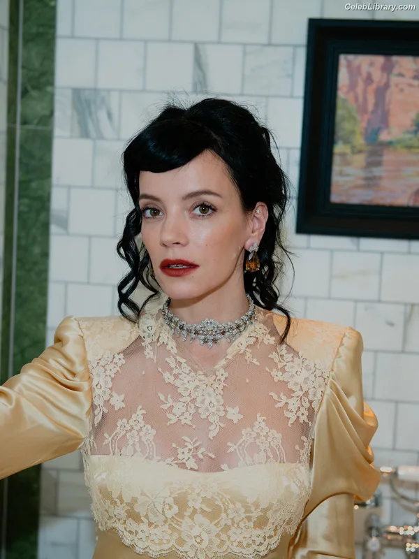 Lily Allen photo 18 of 437