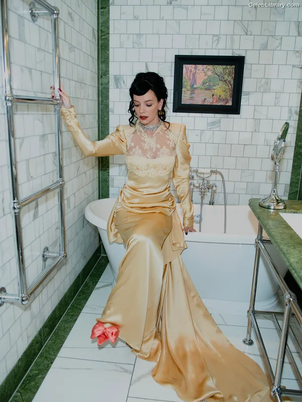 Lily Allen photo 21 of 437
