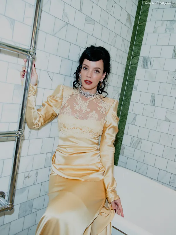 Lily Allen photo 22 of 437