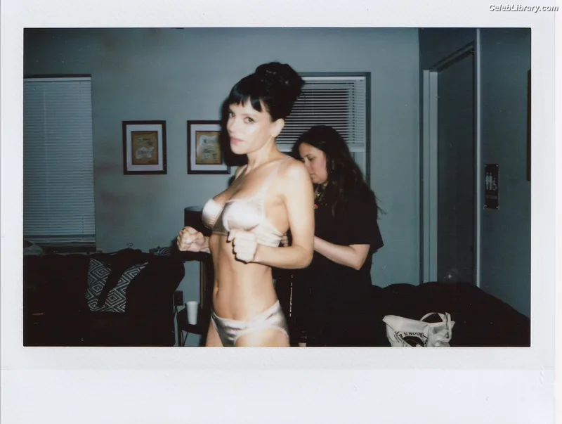 Lily Allen photo 2 of 437