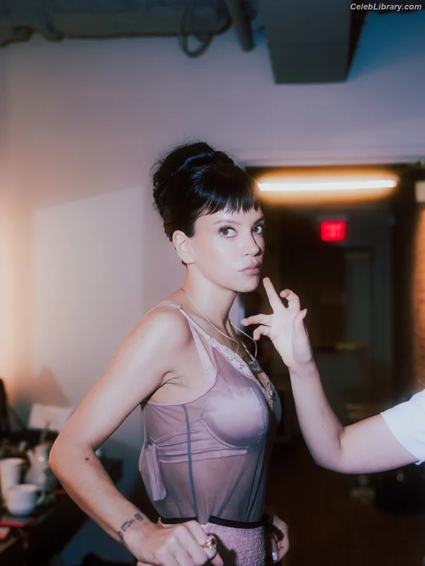 Lily Allen photo 4 of 437