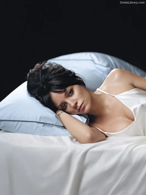 Lily Allen photo 23 of 437