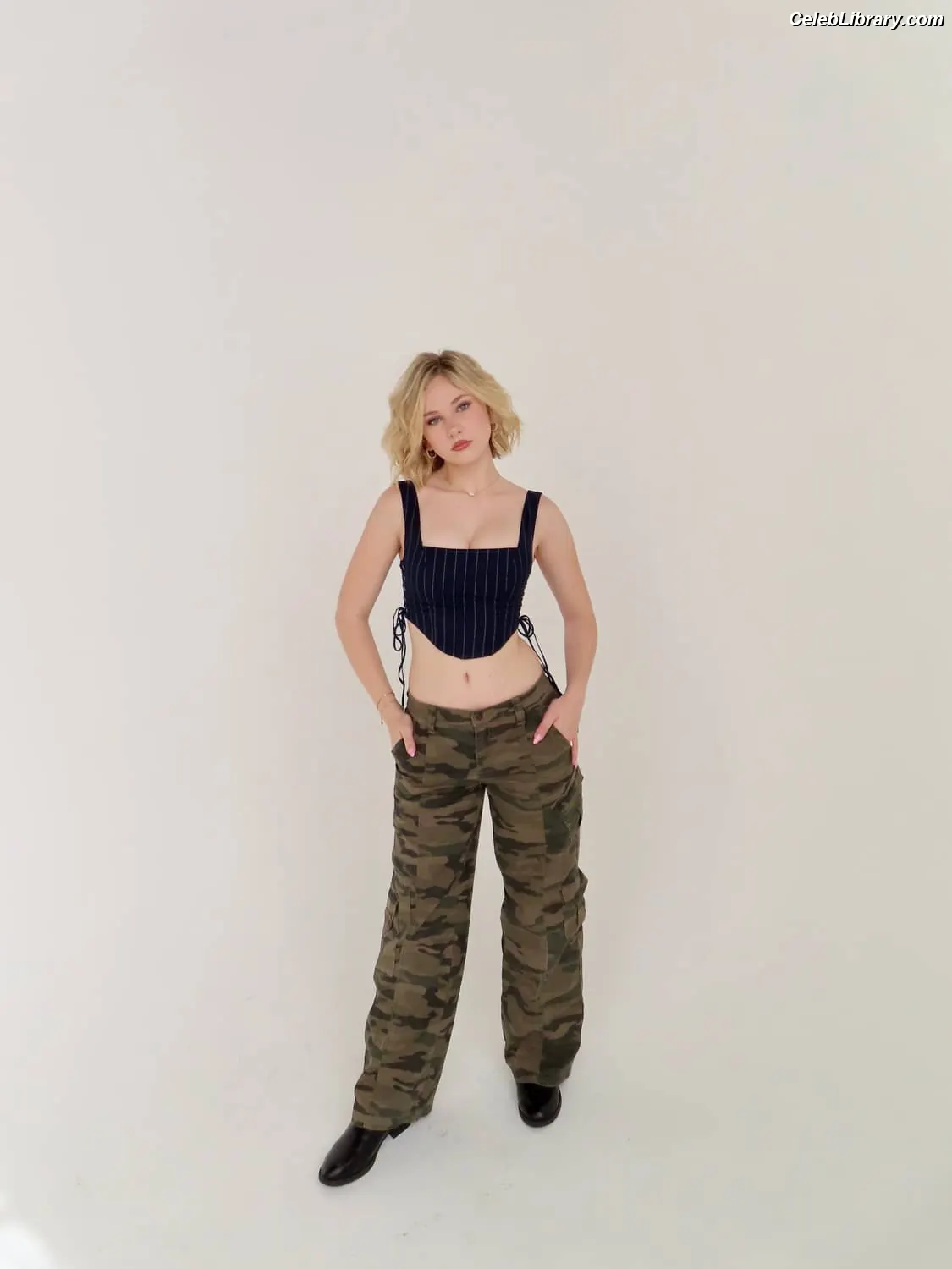 Lily Brooks O’Briant photo 1 of 1120