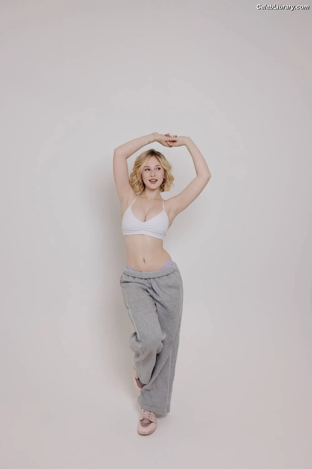 Lily Brooks O’Briant photo 17 of 1120