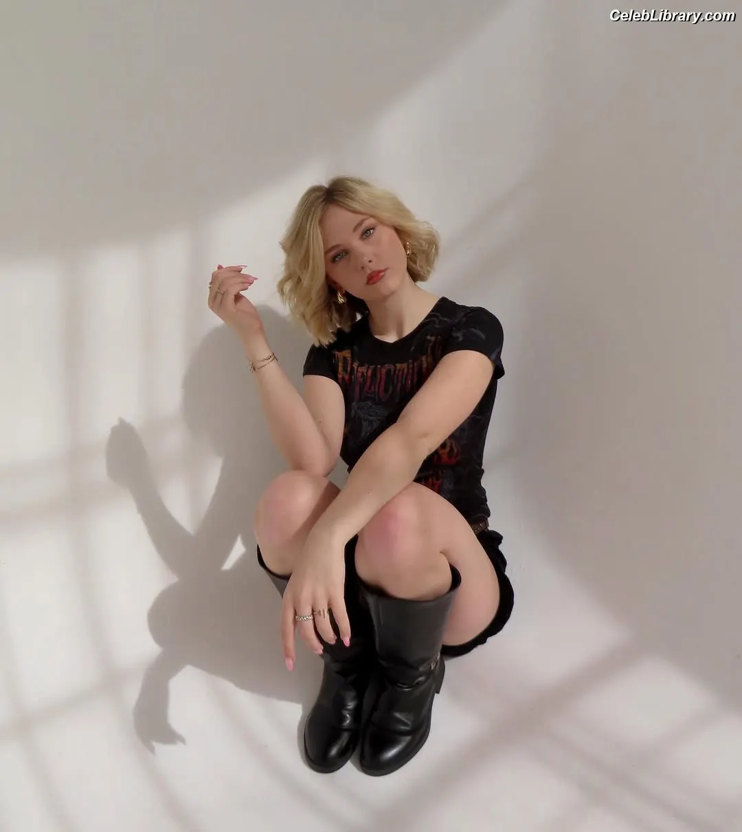 Lily Brooks O’Briant photo 2 of 1120