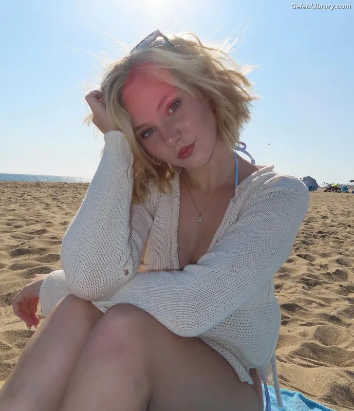 Lily Brooks O’Briant photo 22 of 1107