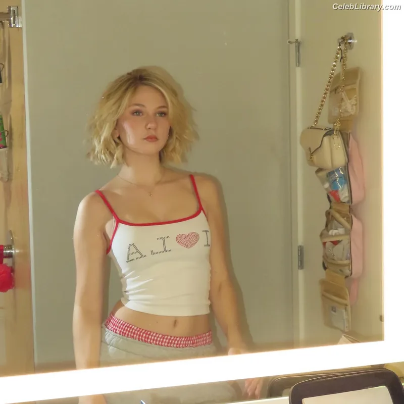 Lily Brooks O’Briant photo 5 of 1107
