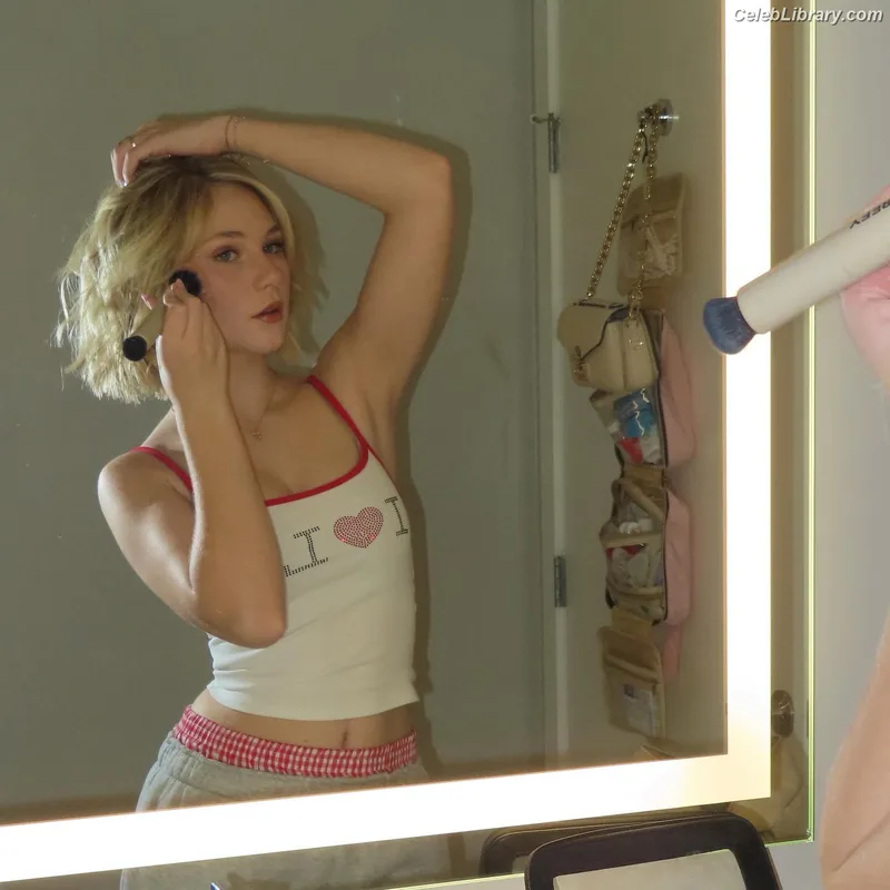 Lily Brooks O’Briant photo 8 of 1107