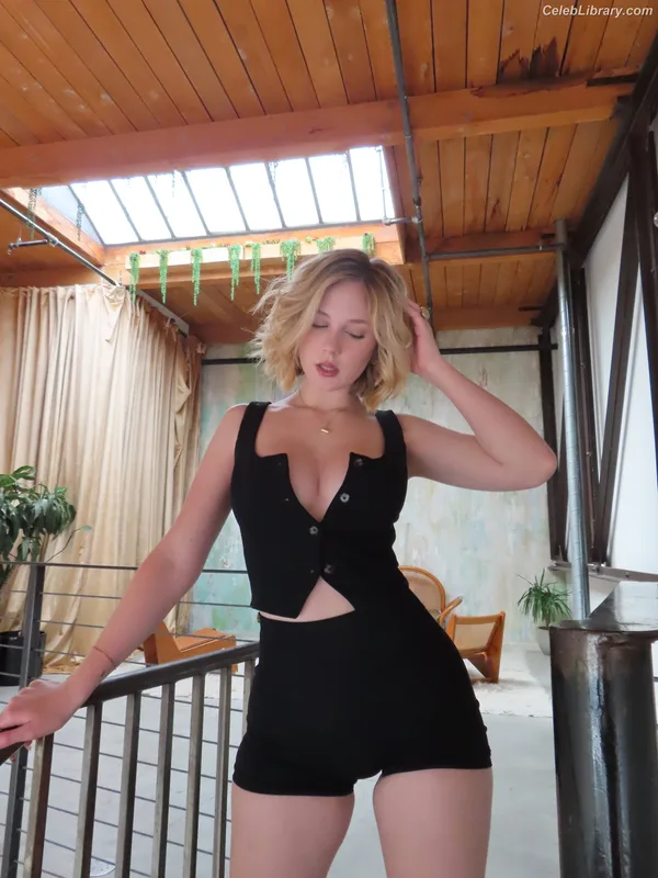 Lily Brooks O’Briant photo 15 of 1107